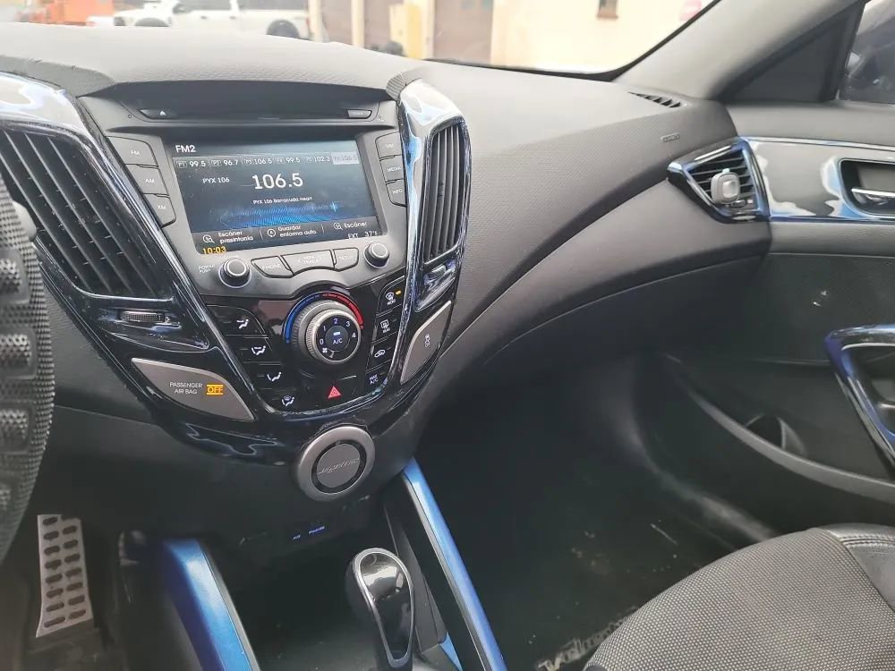 Used 2013 Hyundai Veloster w/ Style Pkg image 15