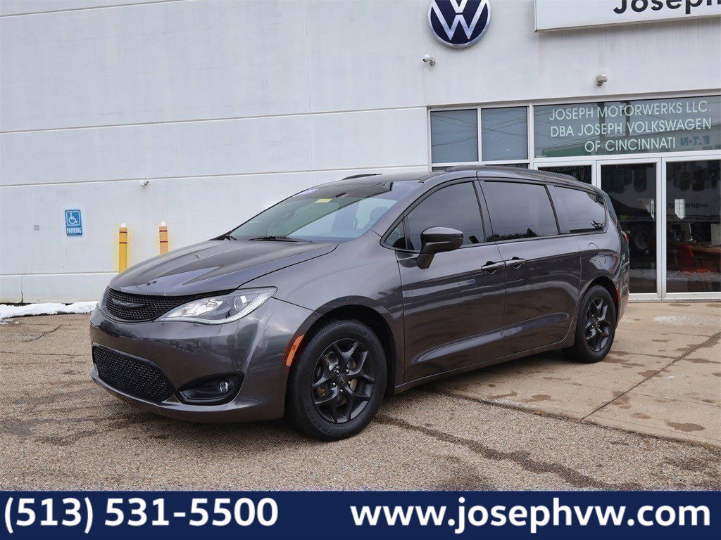 Used 2019 Chrysler Pacifica Touring-L Plus w/ S Appearance Package image 1