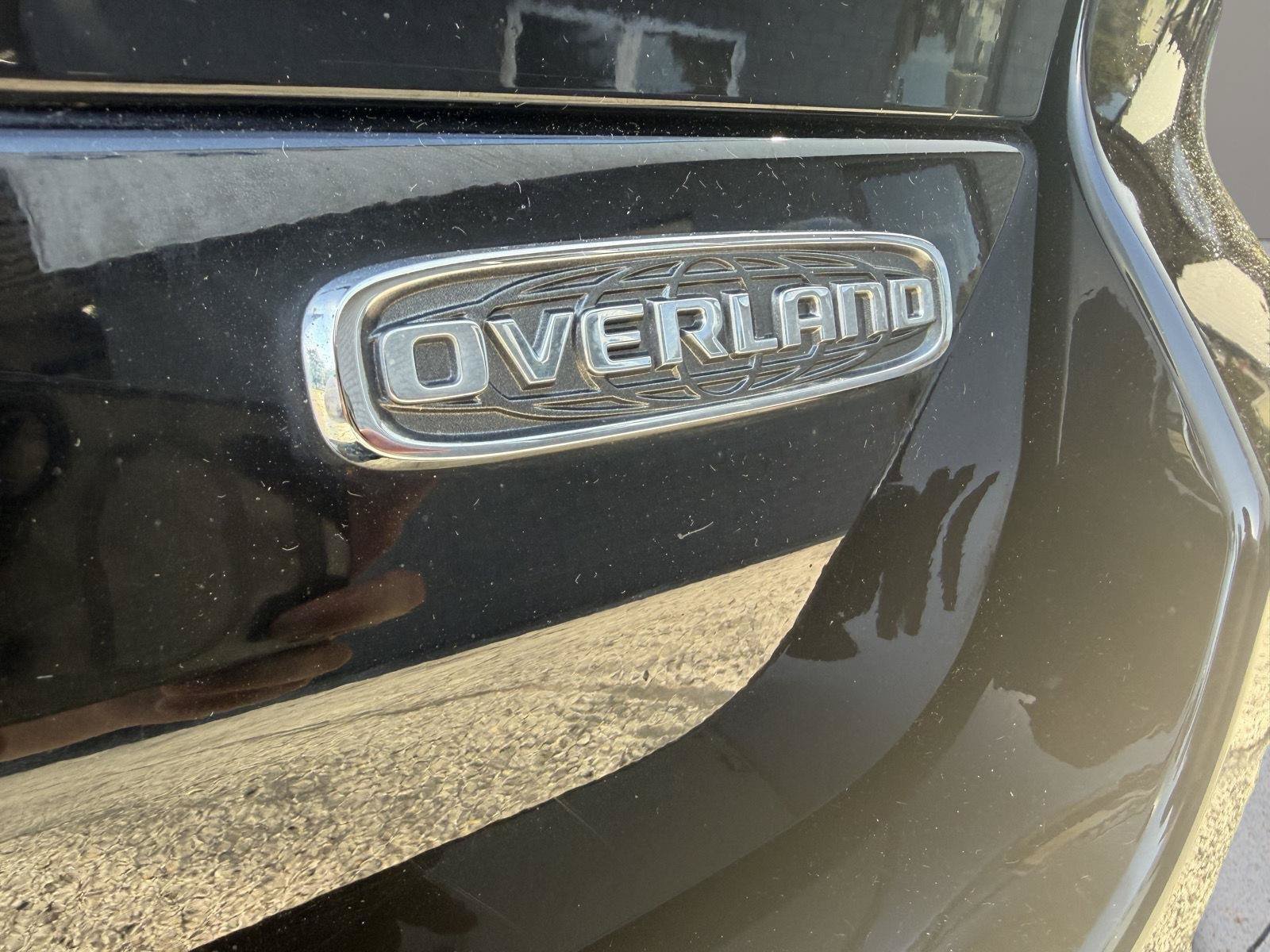 Used 2022 Jeep Grand Cherokee Overland w/ Luxury Tech Group IV AWD/4WD image 23
