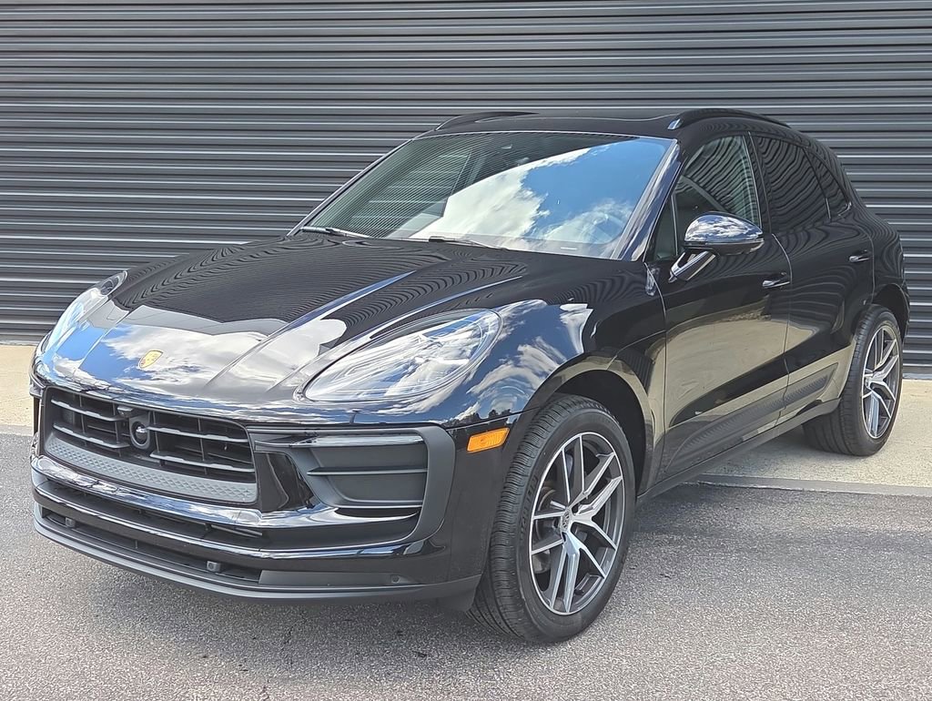 Certified 2026 Porsche Macan AWD/4WD image 1
