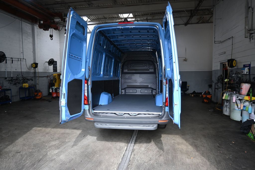 Used 2024 Mercedes-Benz eSprinter 170 Cargo image 40
