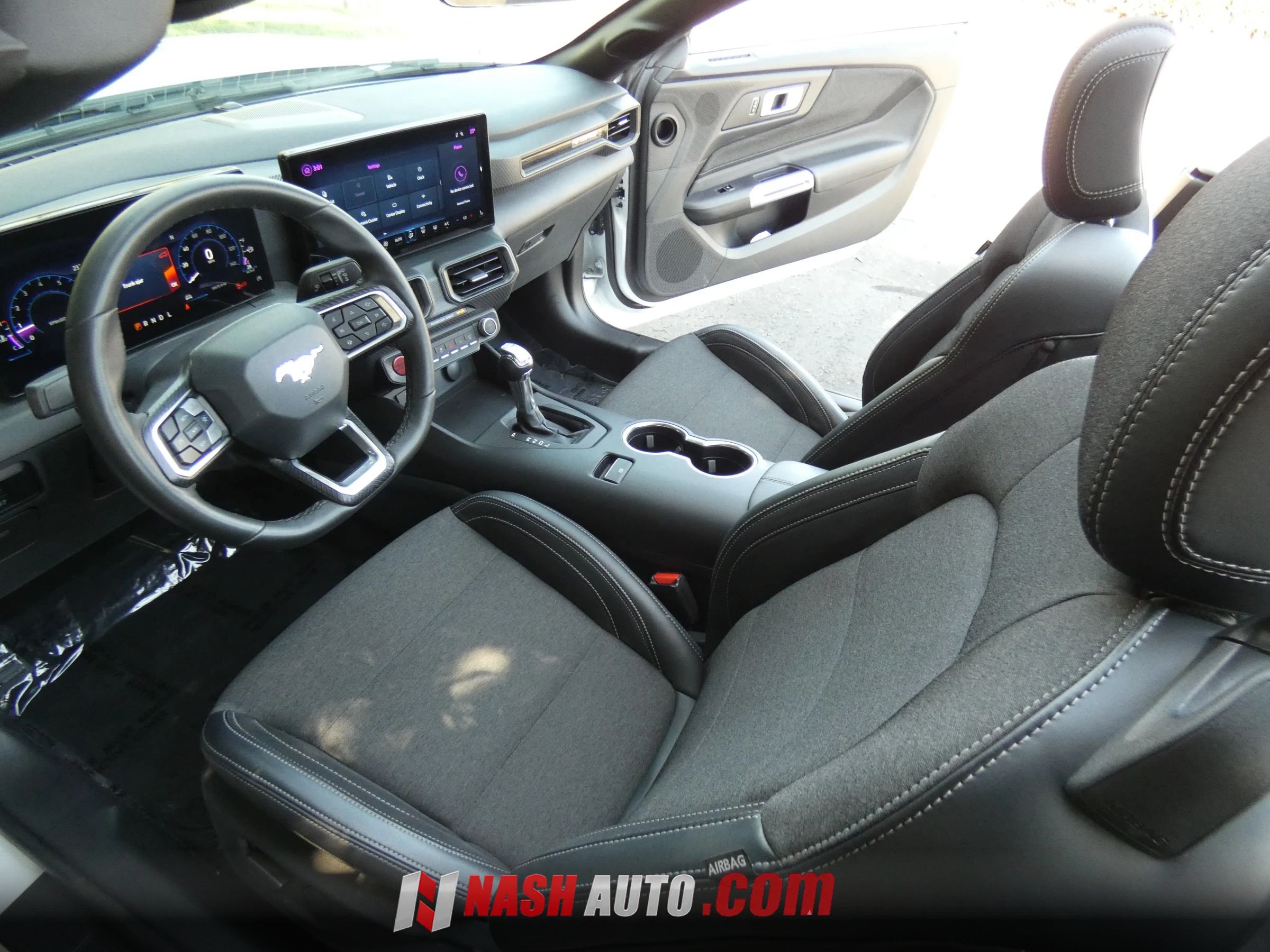 Used 2024 Ford Mustang Convertible RWD image 35