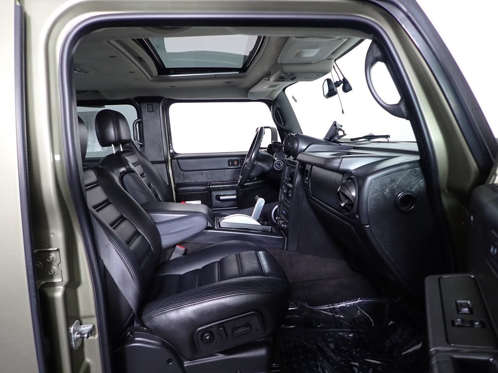 Used 2005 HUMMER H2 SUT w/ Preferred Equipment Group AWD/4WD image 39