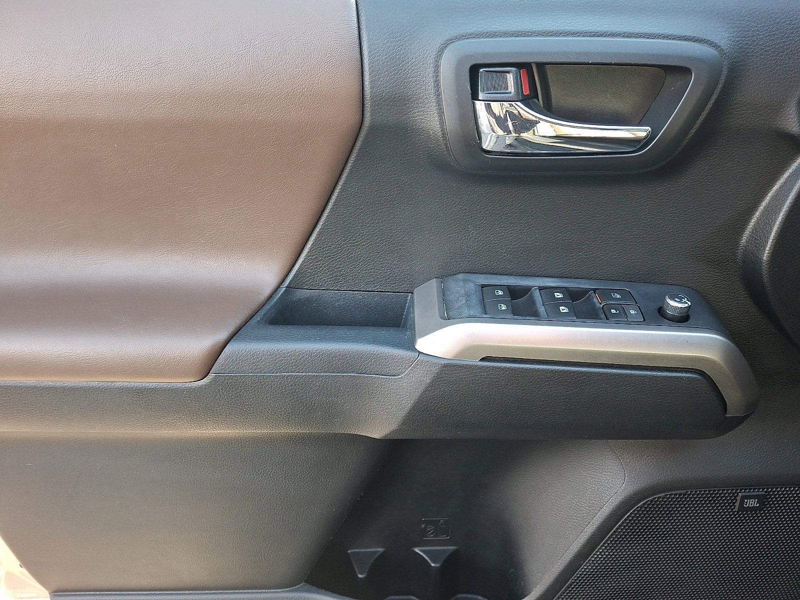 Used 2017 Toyota Tacoma Limited image 10