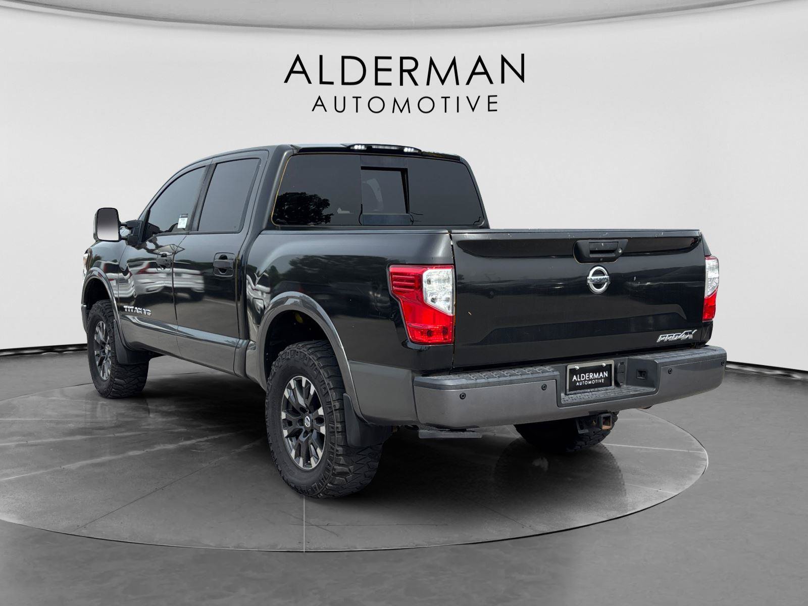 Used 2018 Nissan Titan PRO-4X w/ Pro-4x Convenience Package AWD/4WD image 3