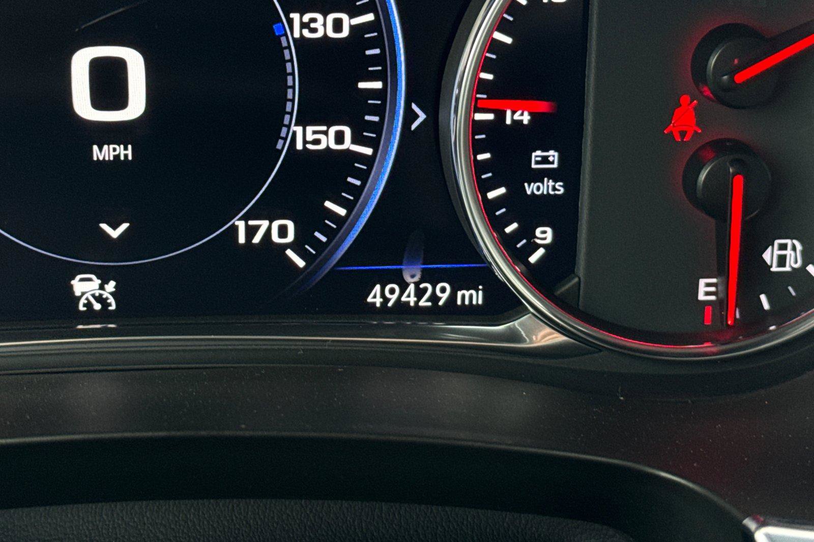 Used 2023 Chevrolet Traverse Premier w/ Redline Edition image 3