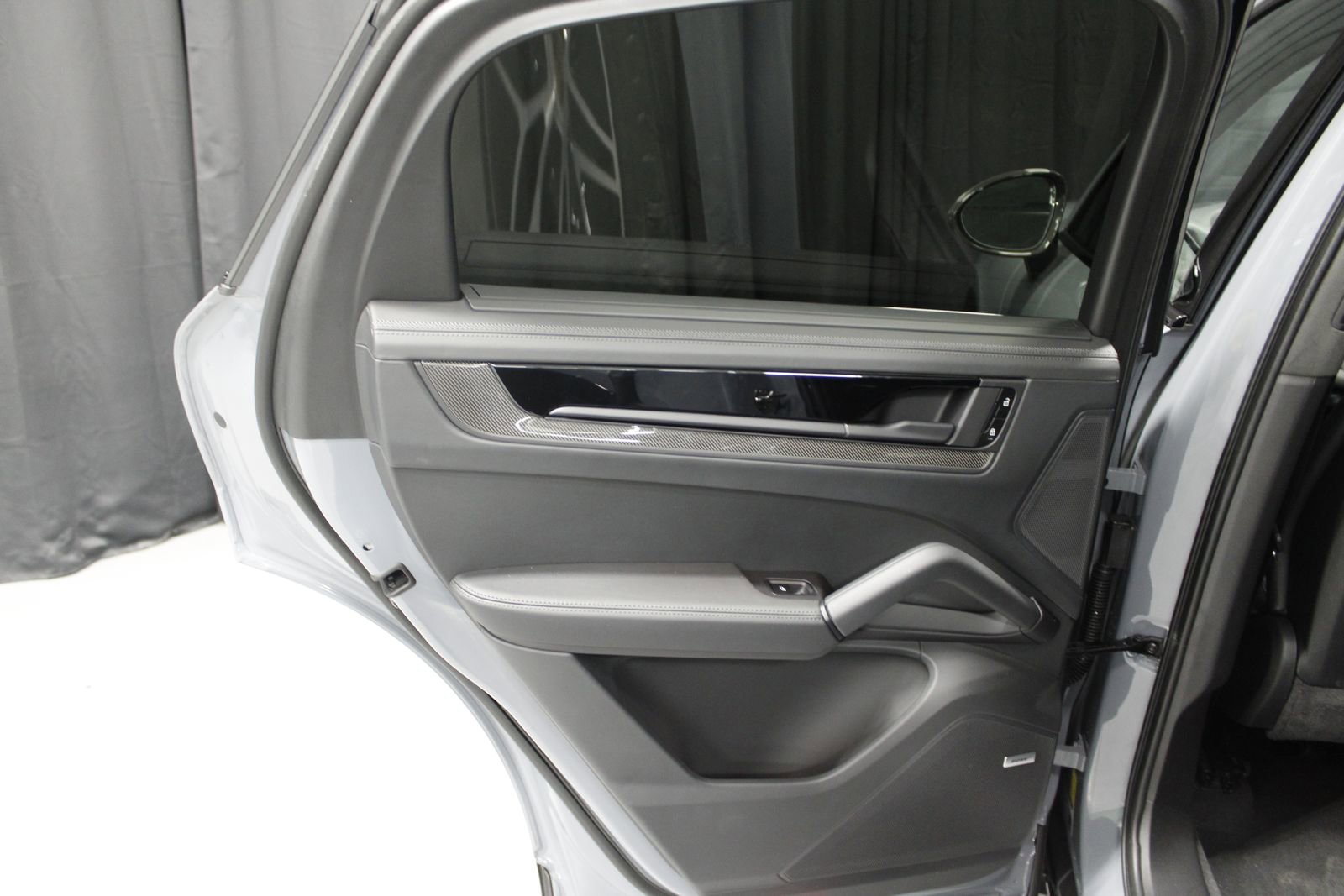 Certified 2025 Porsche Cayenne GTS AWD/4WD image 25