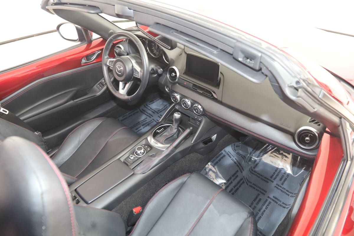 Used 2019 MAZDA MX-5 Miata RF Grand Touring RWD image 13