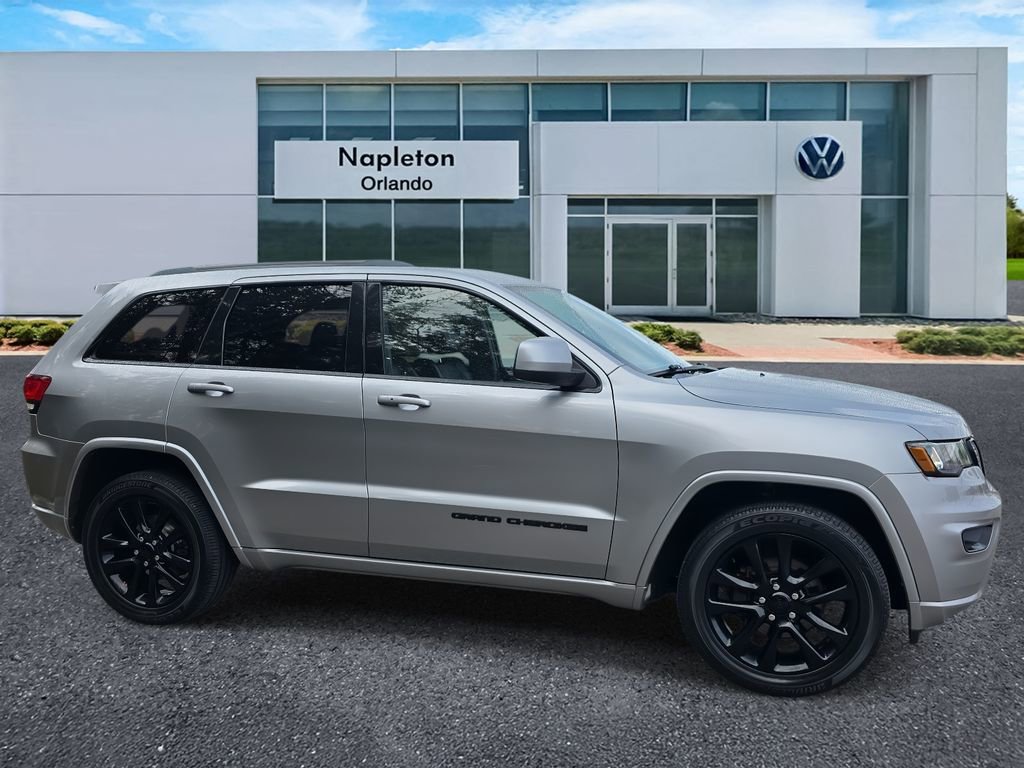 Used 2018 Jeep Grand Cherokee Altitude image 3