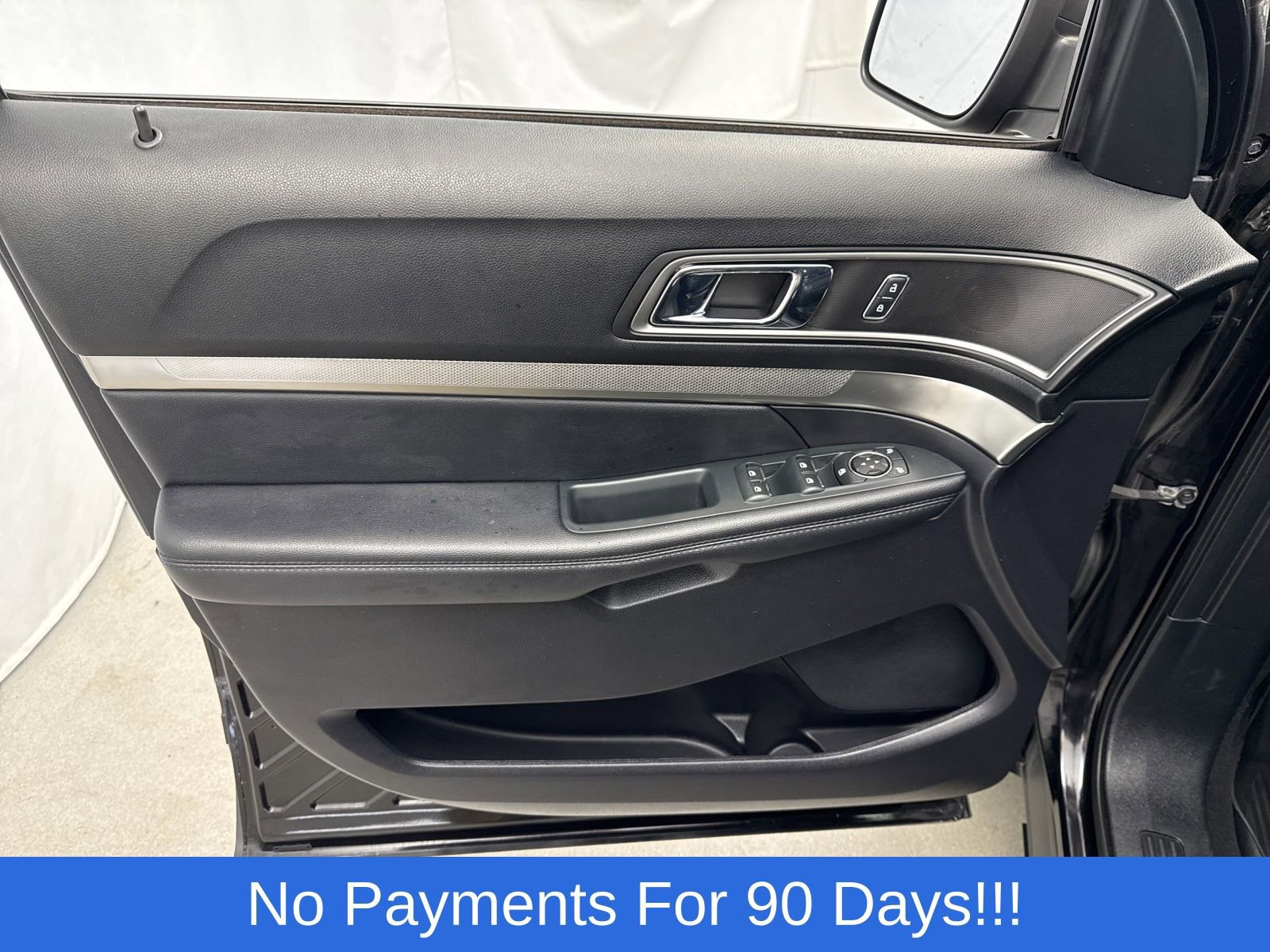 Used 2019 Ford Explorer XLT w/ Equipment Group 202A AWD/4WD image 11