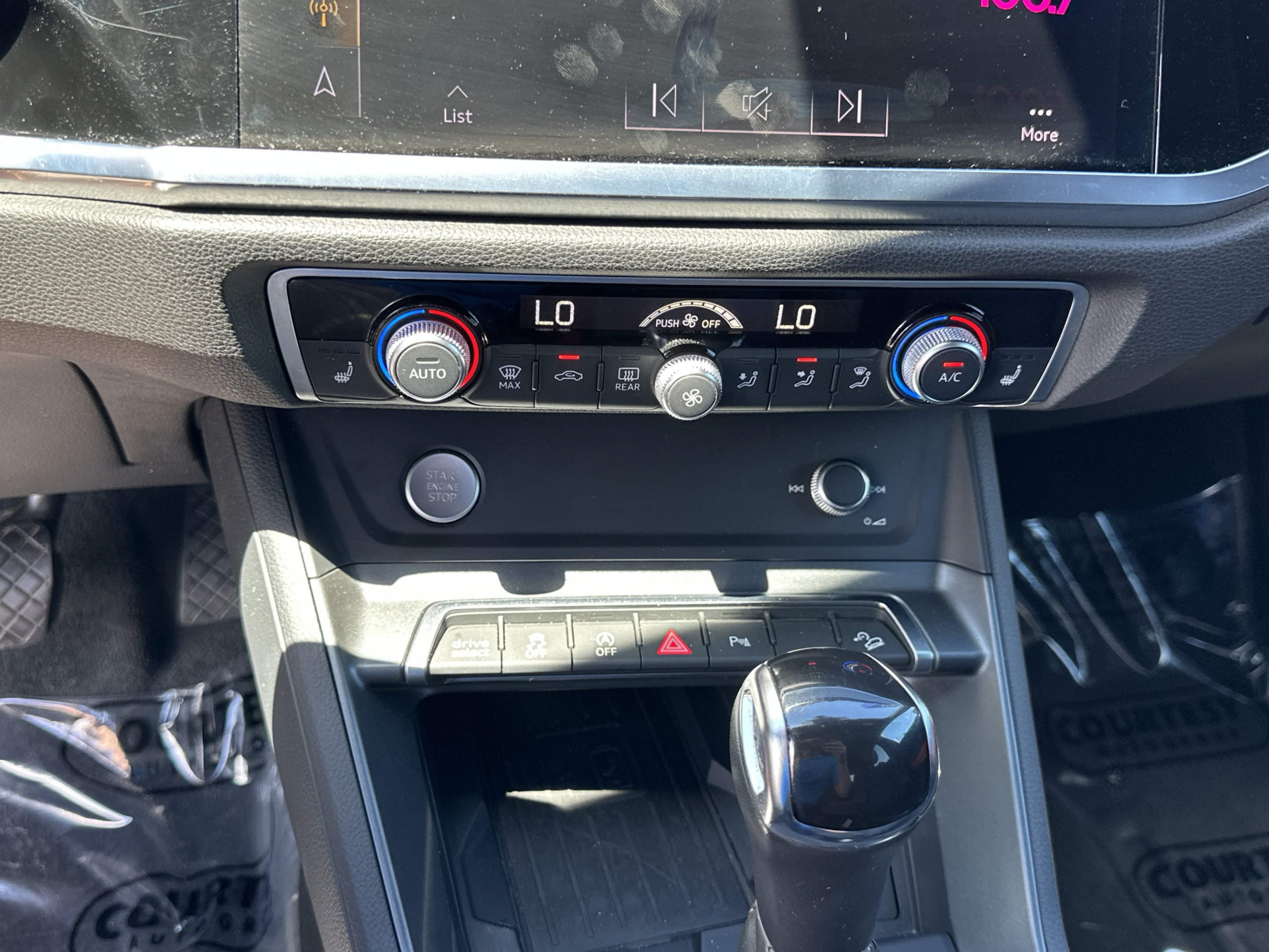 Used 2019 Audi Q3 2.0T Premium Plus w/ Premium Plus Package AWD/4WD image 25