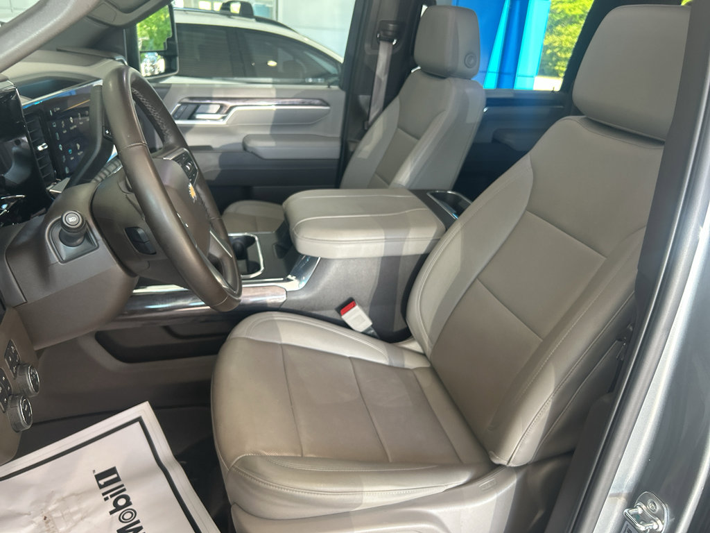 Used 2025 Chevrolet Silverado 2500 LTZ w/ LTZ Premium Package image 17