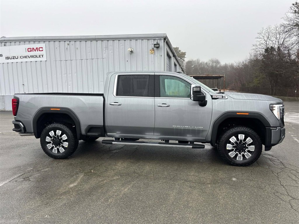 New 2026 GMC Sierra 3500 Denali w/ Denali Reserve Package image 2