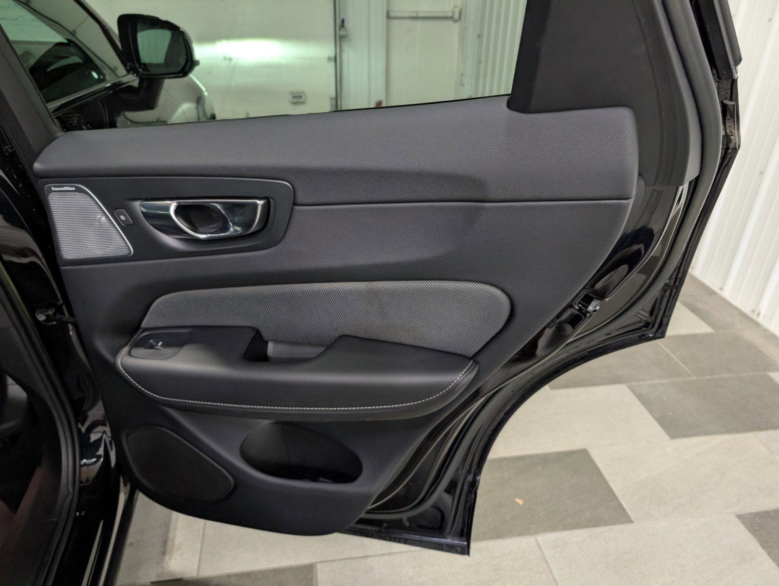 Used 2022 Volvo XC60 T8 R-Design w/ Advanced Package image 26