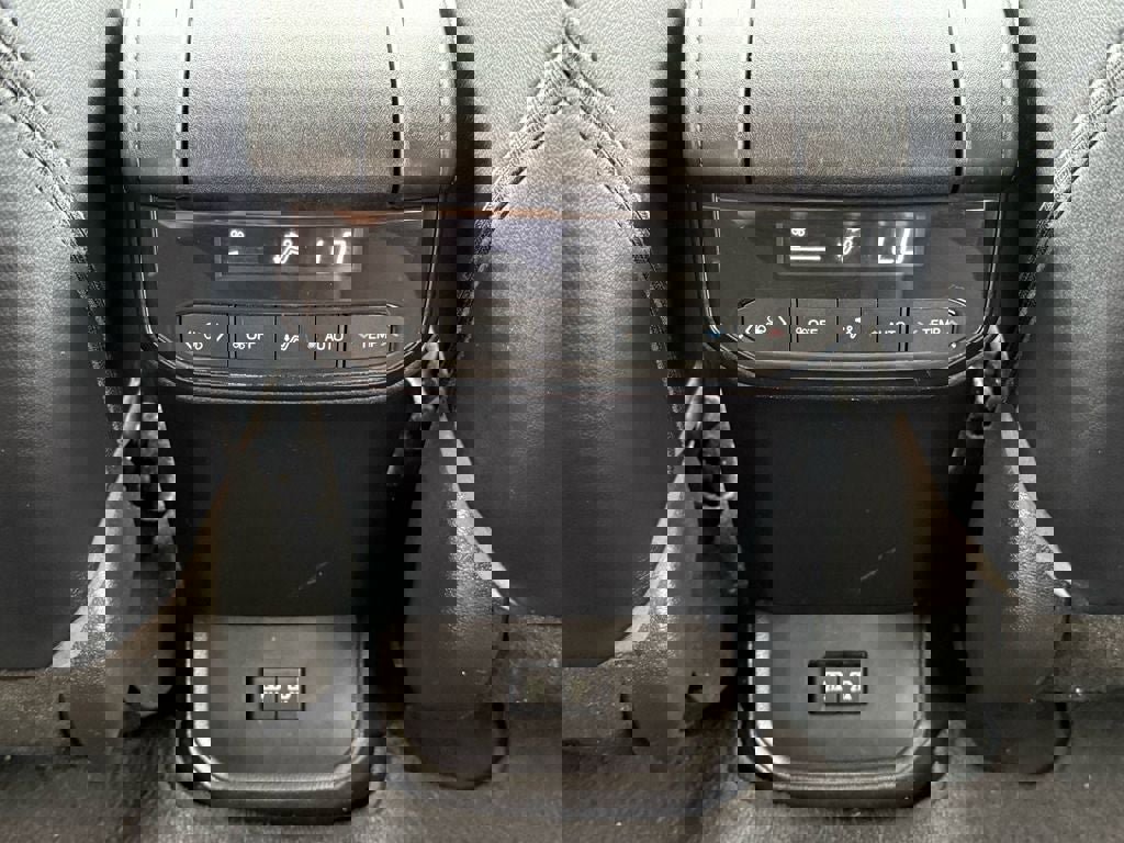 Used 2021 Toyota Highlander XLE image 14