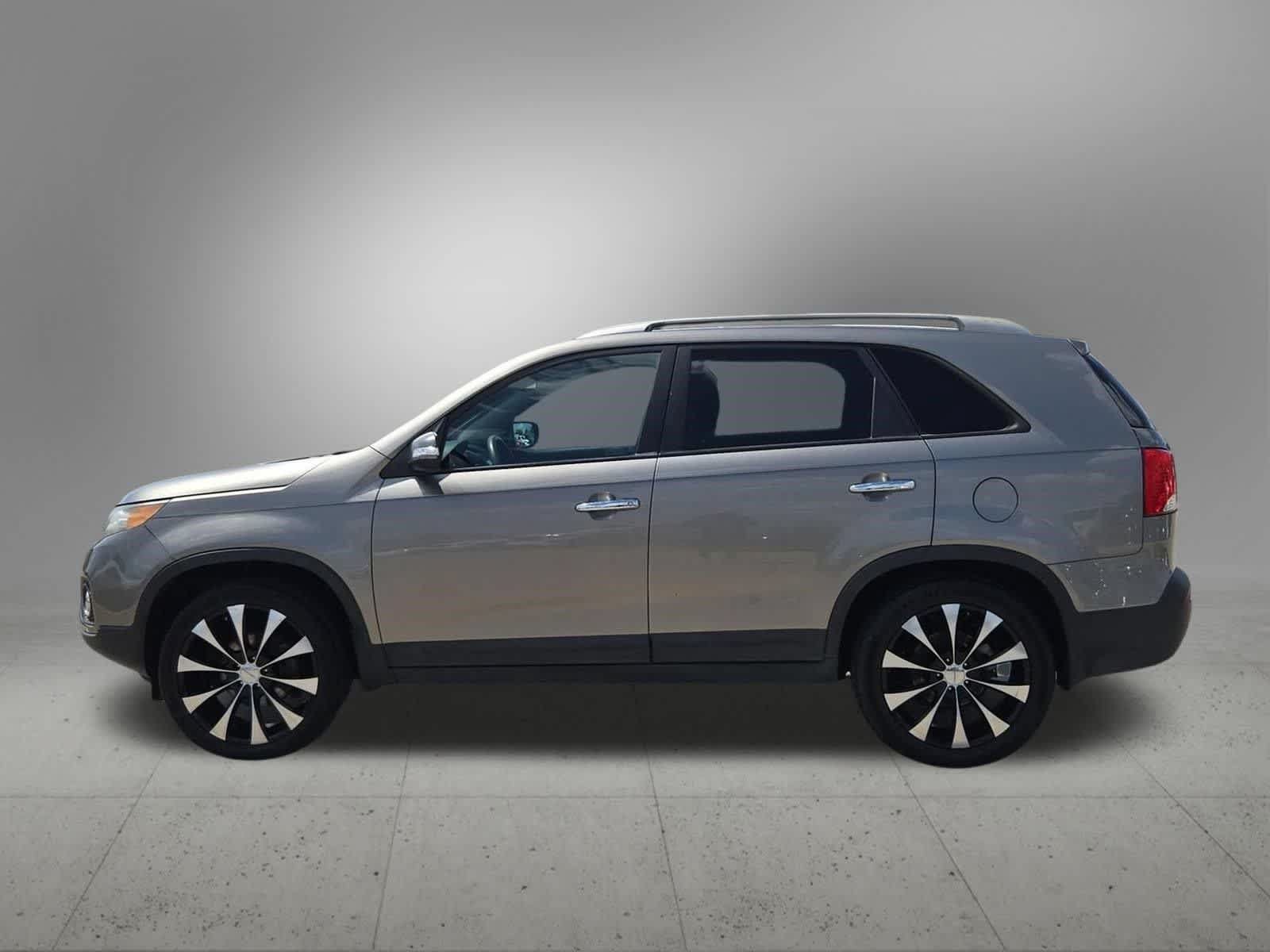 Used 2013 Kia Sorento LX w/ Convenience Pkg FWD image 3