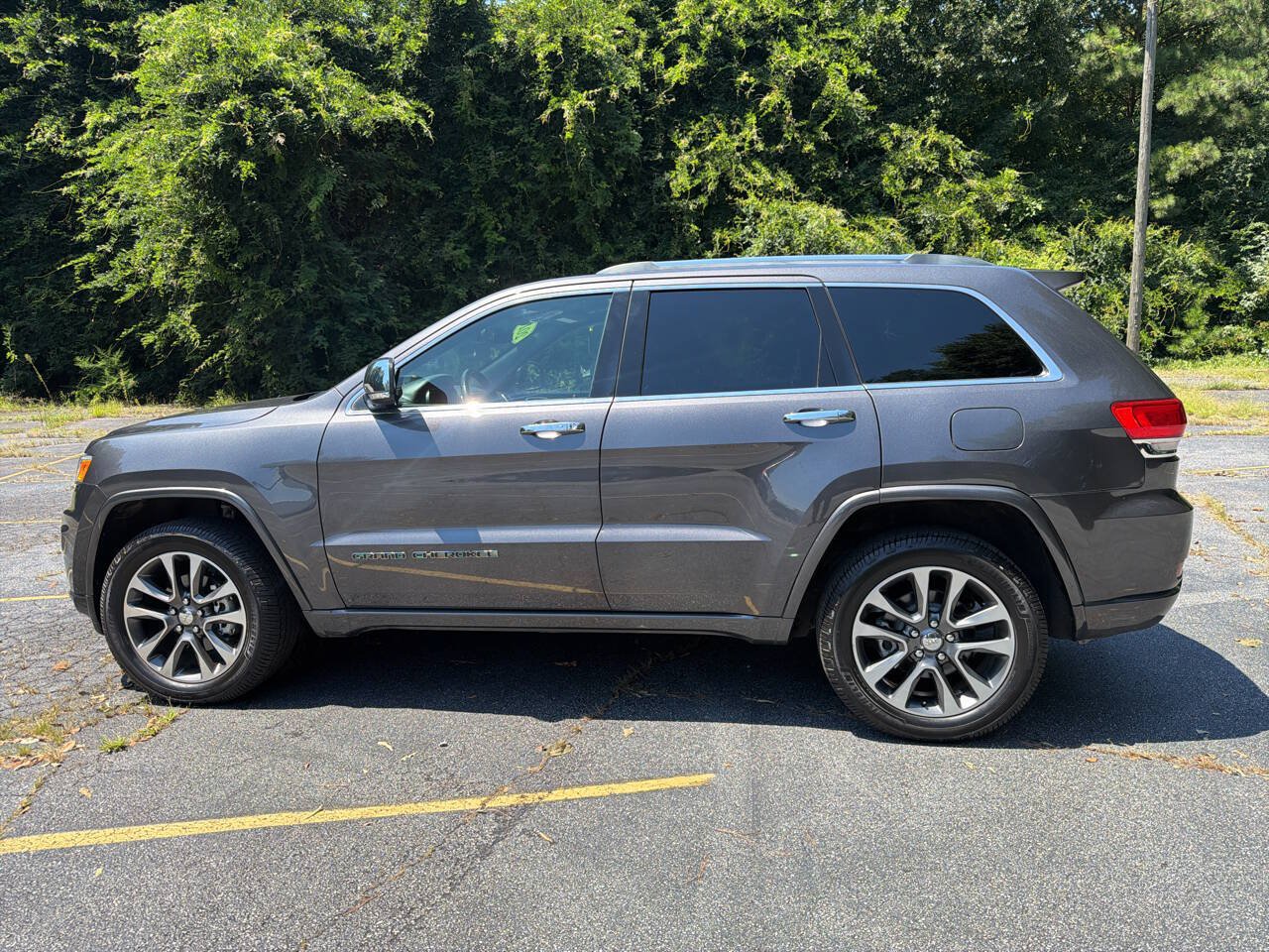 Used 2018 Jeep Grand Cherokee Overland AWD/4WD image 3