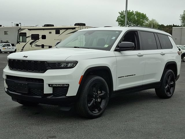 Used 2023 Jeep Grand Cherokee L Limited w/ Black Appearance Package AWD/4WD image 6