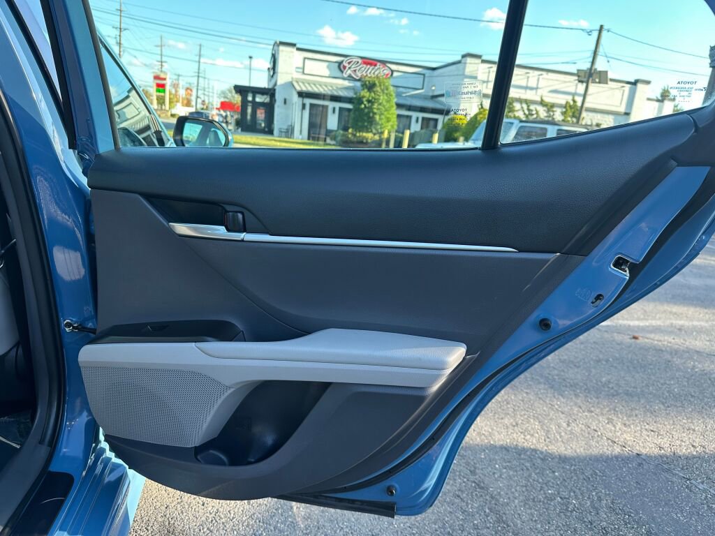 Used 2023 Toyota Camry SE image 24