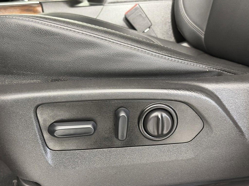 Used 2022 GMC Sierra 3500 SLT w/ SLT Premium Package image 26