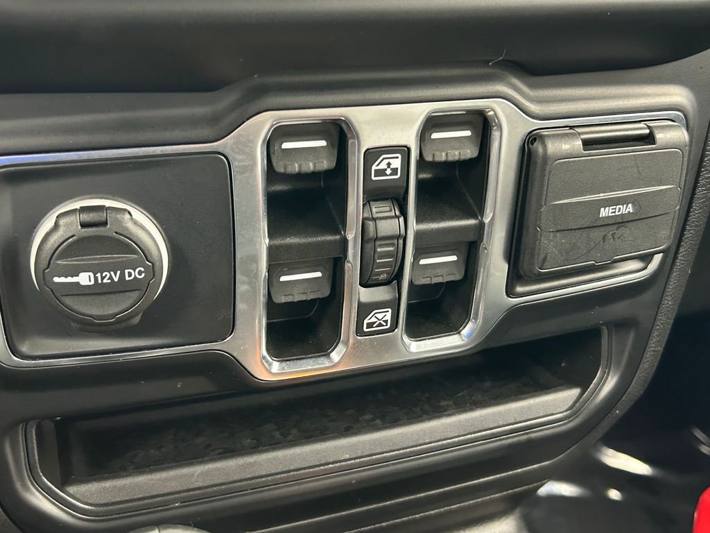 Used 2022 Jeep Wrangler Unlimited Sahara AWD/4WD image 24