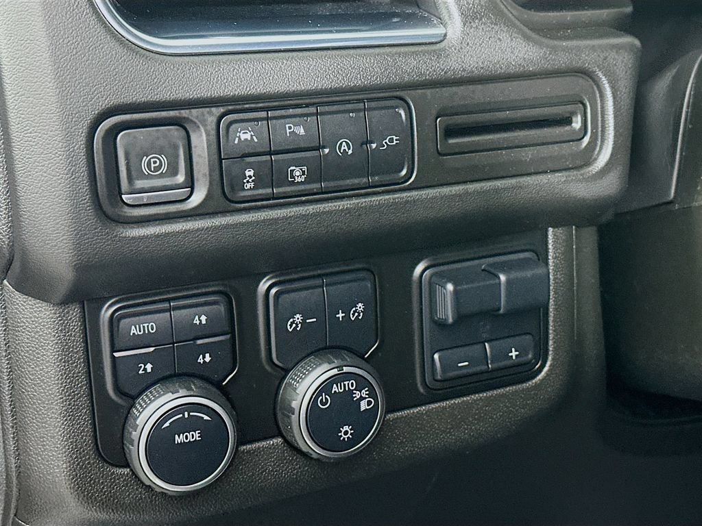 Used 2022 Chevrolet Suburban RST w/ Luxury Package AWD/4WD image 17