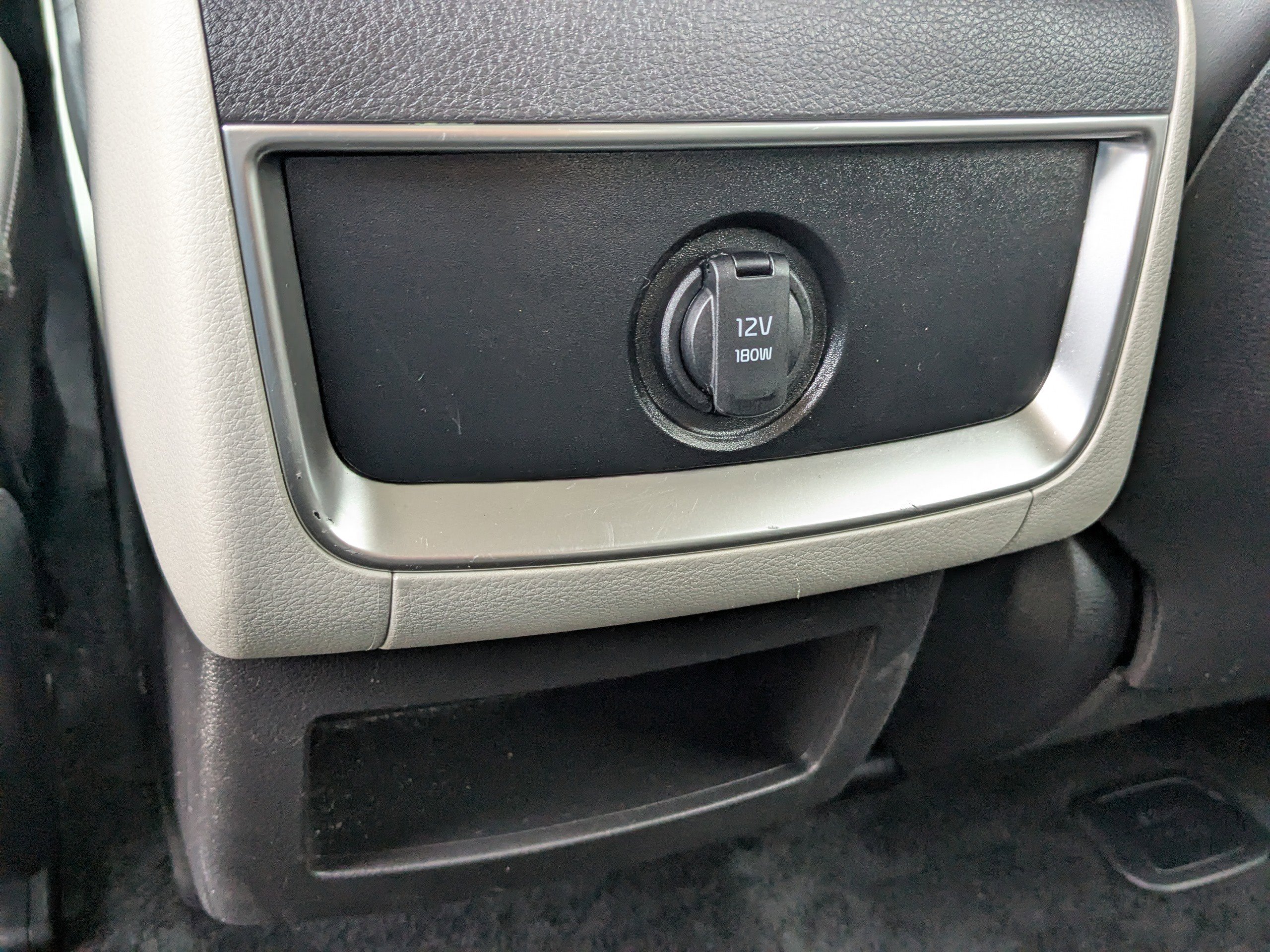 Used 2024 Kia Carnival LX image 18