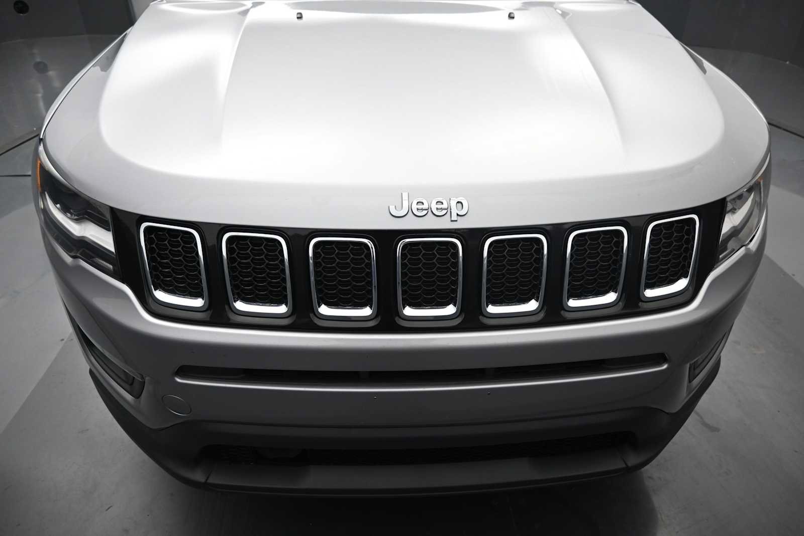Used 2018 Jeep Compass Latitude w/ Popular Equipment Group AWD/4WD image 19