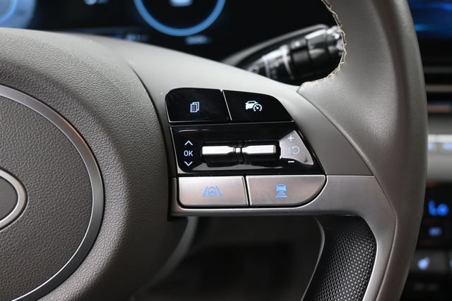 Used 2025 Hyundai Elantra SEL FWD image 3