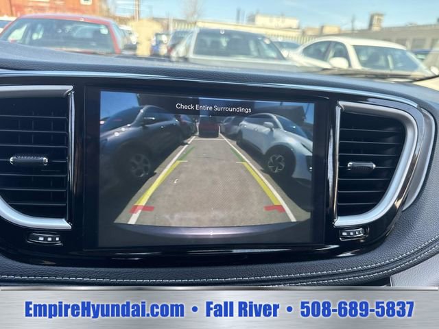 Used 2023 Chrysler Pacifica Touring-L FWD image 25