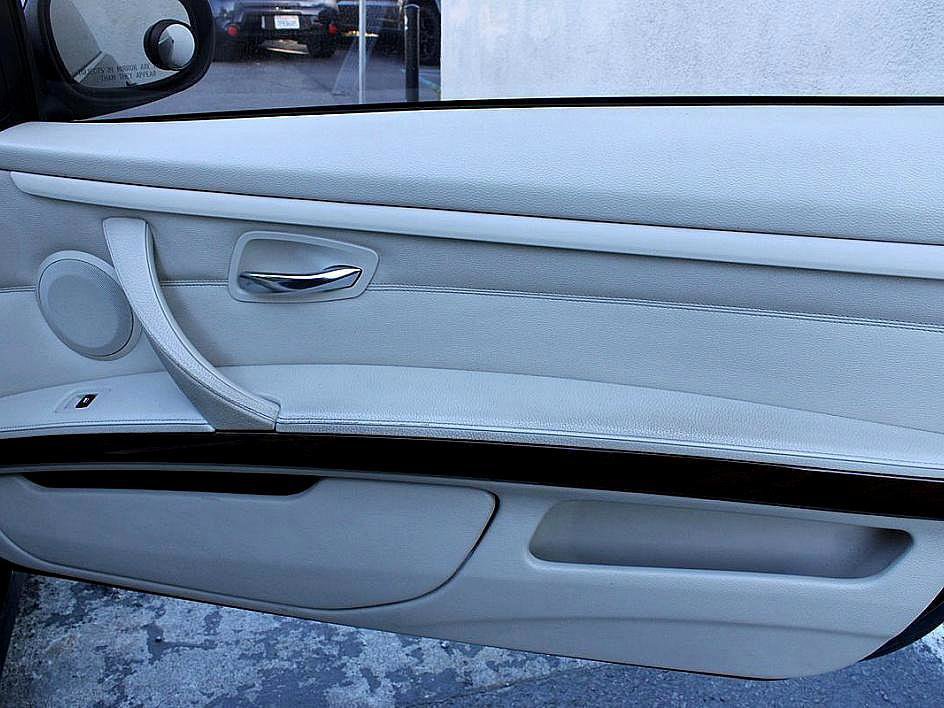 Used 2013 BMW 335i Convertible w/ M Sport Pkg image 14