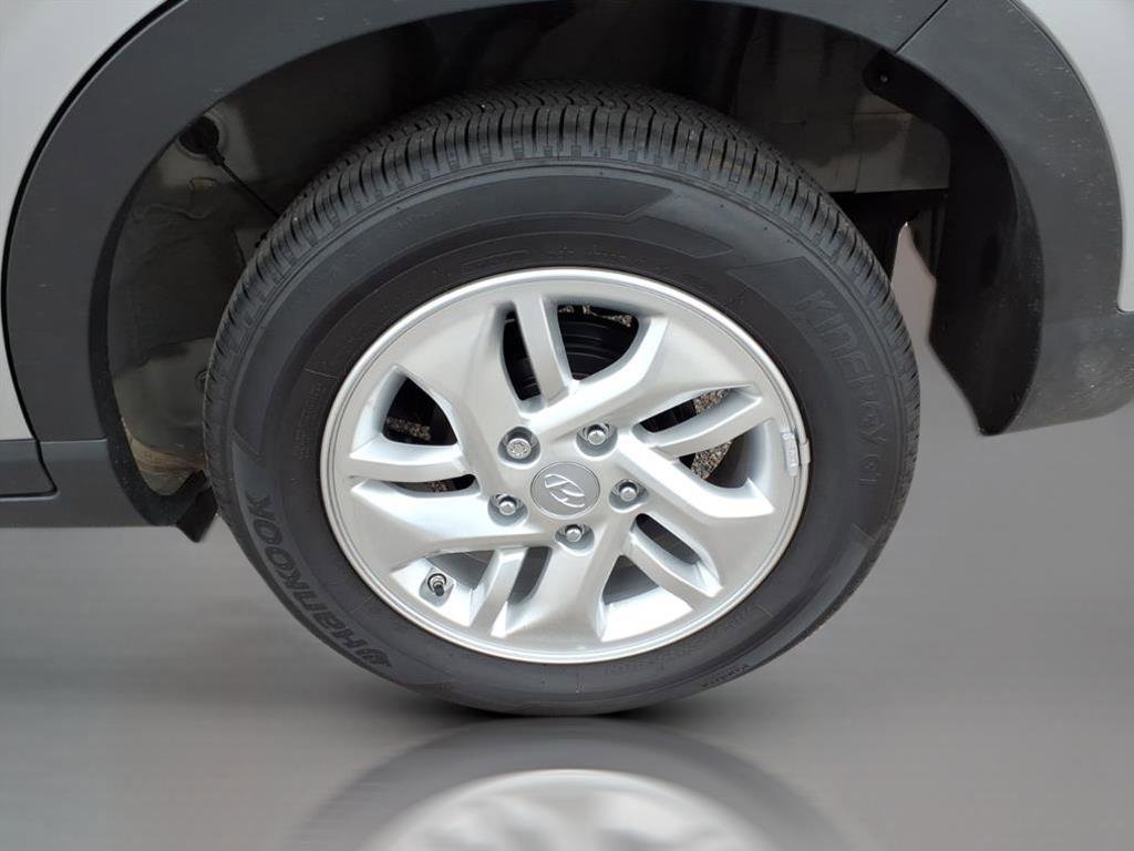 Used 2025 Hyundai Venue SE FWD image 6