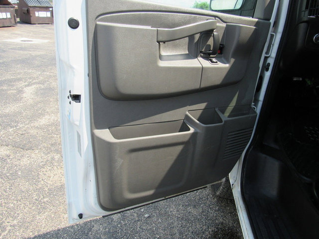 Used 2016 Chevrolet Express 2500 RWD image 25