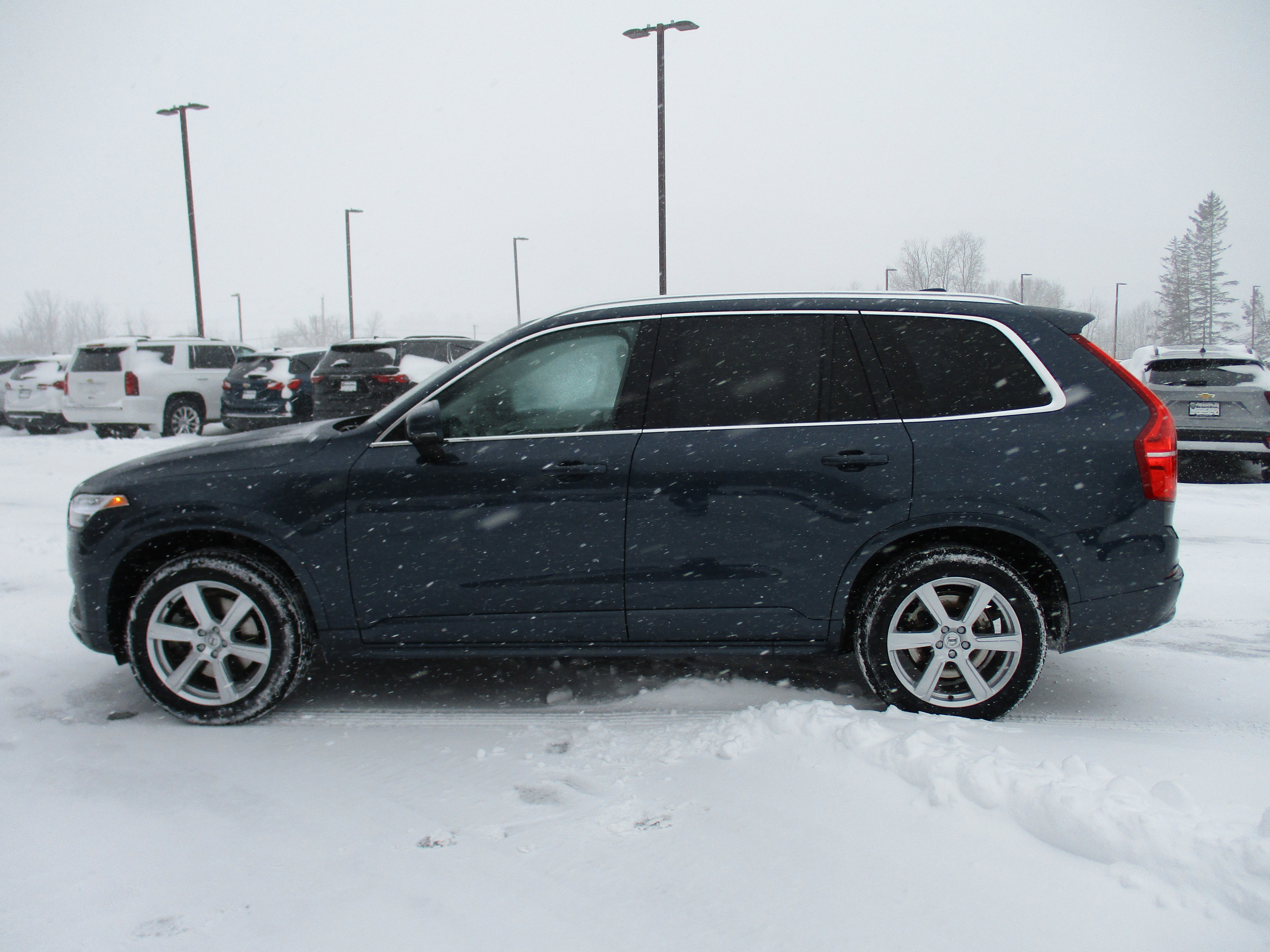 Certified 2023 Volvo XC90 B5 Core w/ Climate Package image 8