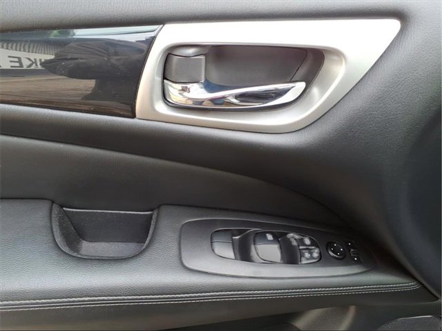 Used 2020 Nissan Pathfinder S image 11