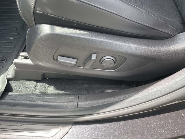 Used 2024 Kia Carnival EX FWD image 3