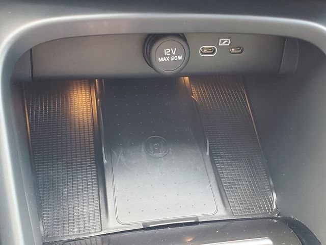 Certified 2024 Volvo XC40 B5 Plus w/ Protection Package Premier image 25