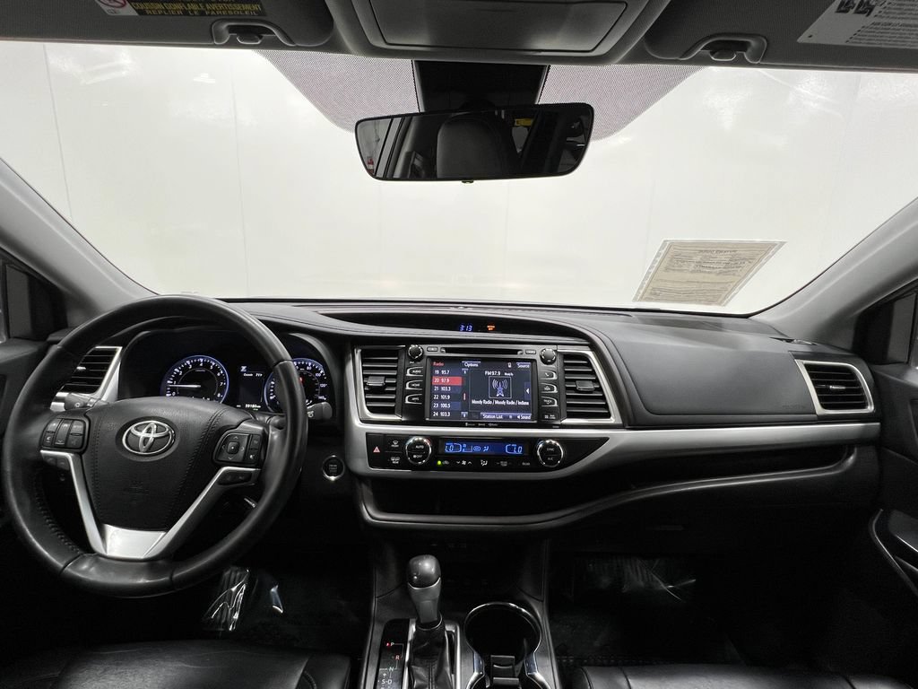 Used 2019 Toyota Highlander XLE AWD/4WD image 20