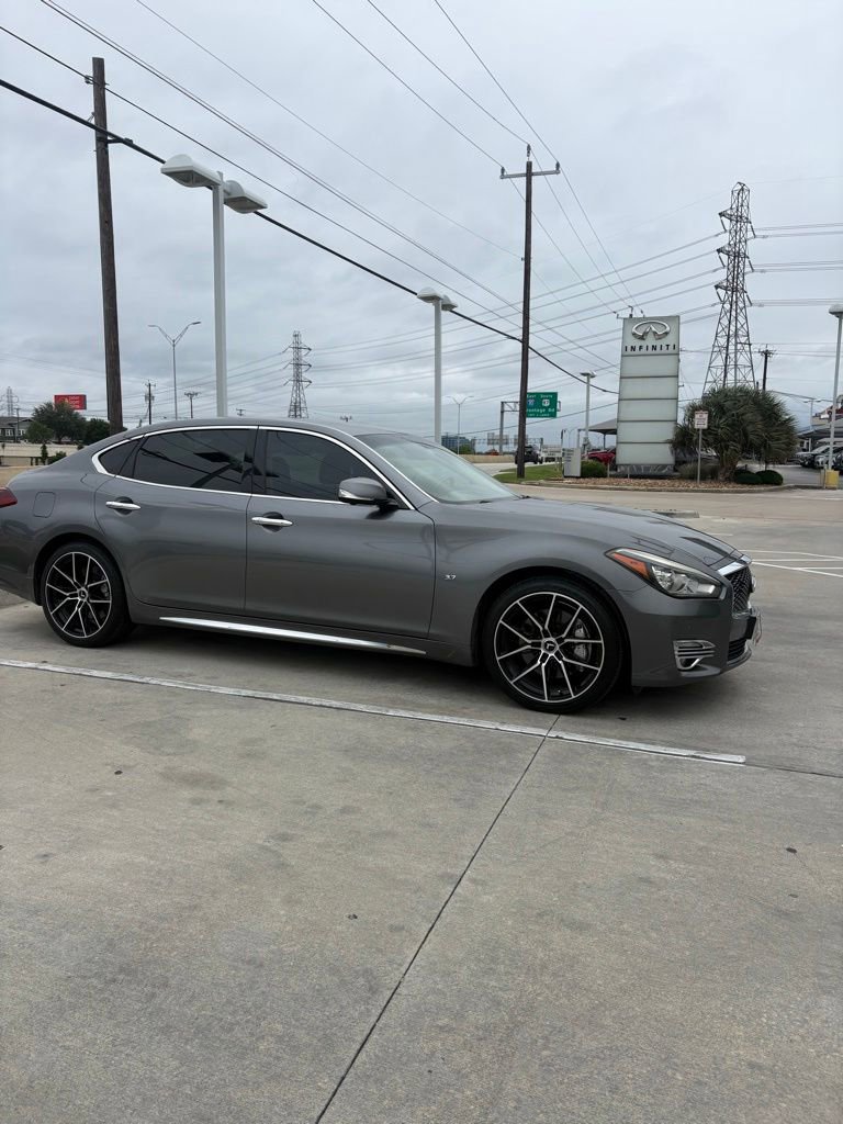 Used 2017 INFINITI Q70 L 3.7 RWD image 5