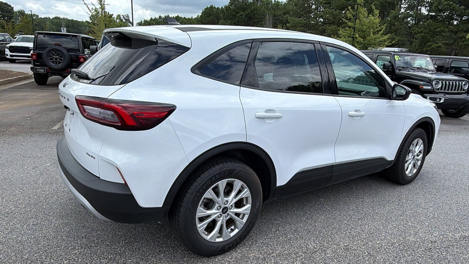 Used 2025 Ford Escape Active AWD/4WD image 8