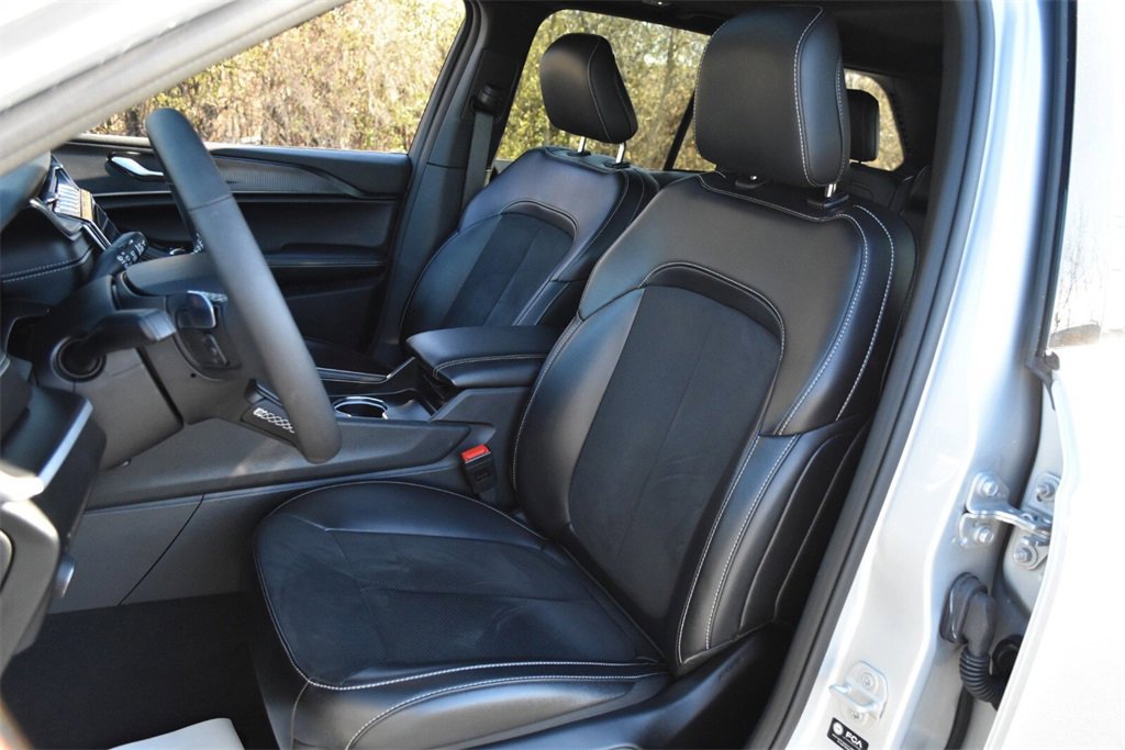 Used 2024 Jeep Grand Cherokee Altitude image 13