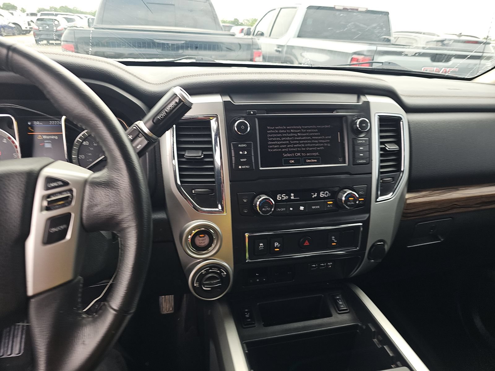 Used 2019 Nissan Titan SL w/ Chrome Package AWD/4WD image 15
