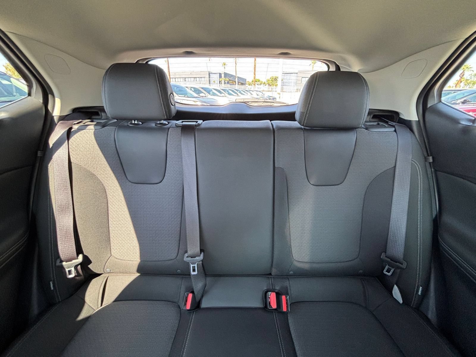 Used 2025 Buick Encore GX Preferred AWD/4WD image 36