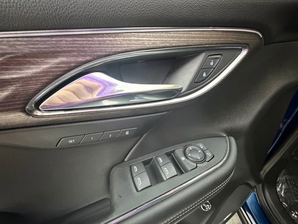 Used 2023 Buick Envision Avenir image 24