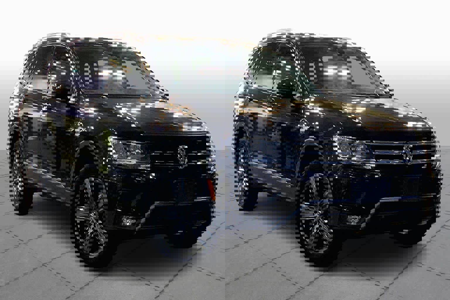 Used 2020 Volkswagen Tiguan SEL image 3