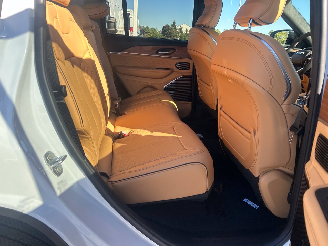 New 2027 Jeep Grand Cherokee Summit AWD/4WD image 13