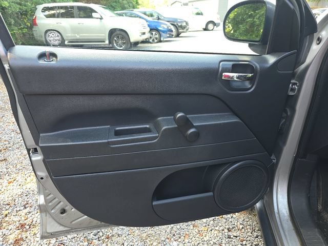 Used 2014 Jeep Compass Sport FWD image 23