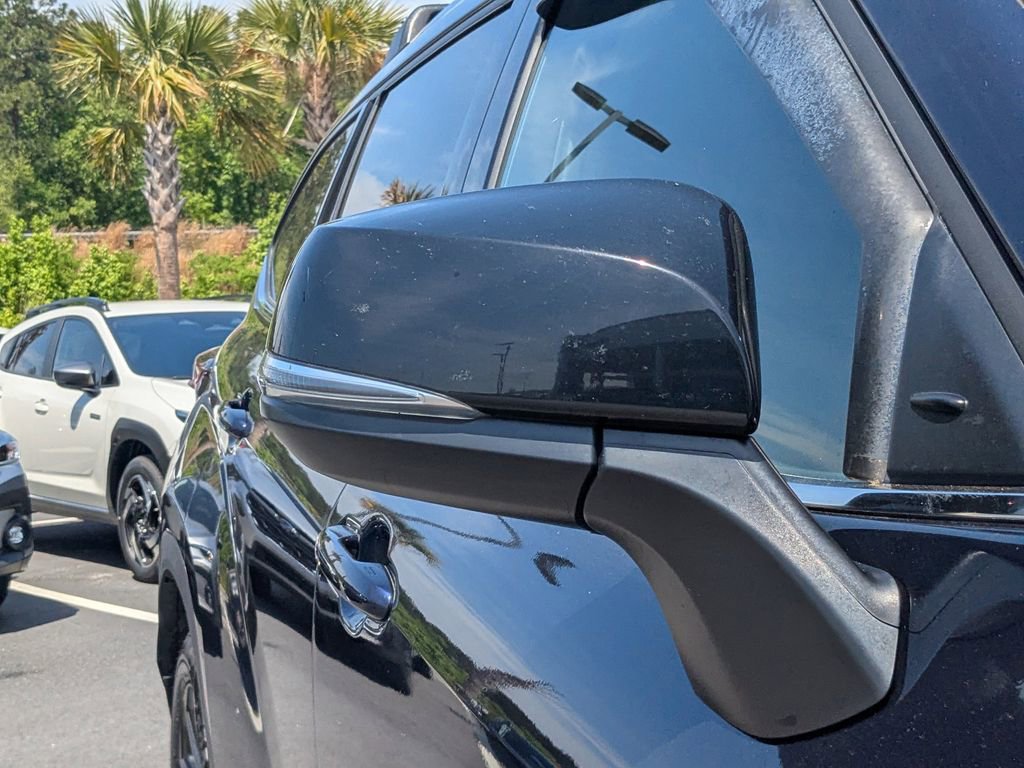 Used 2021 Toyota Highlander XLE FWD image 11