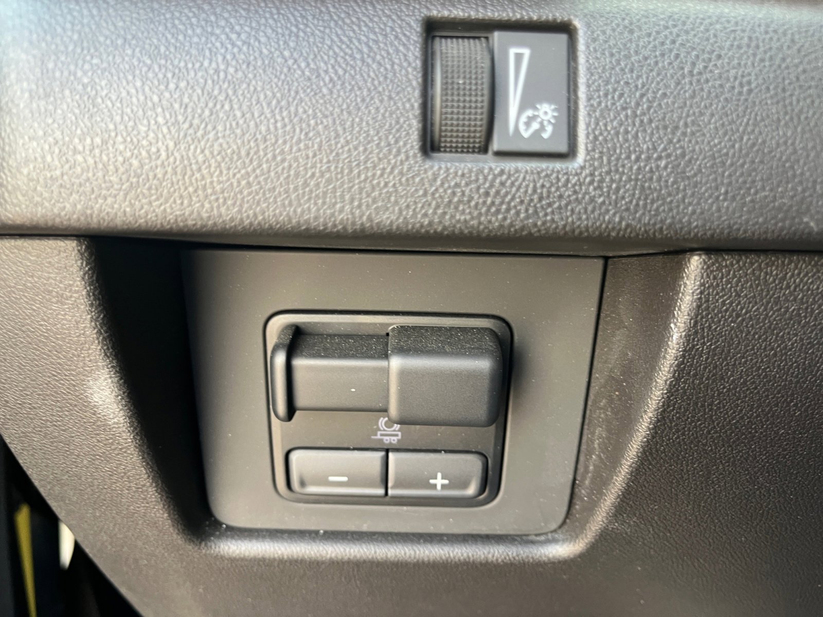 Used 2023 GMC Canyon AT4 w/ AT4 Premium Package image 24