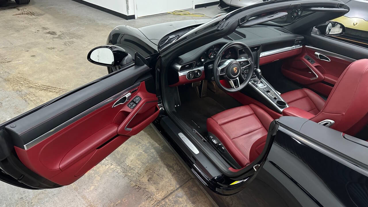 Used 2018 Porsche 911 Carrera image 31